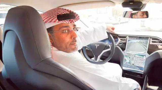 Quỹ Ả Rập Xê-Út có thể có giá trị 2000 tỷ USD đang quan tâm tới việc tư nhân hóa của Tesla - Ảnh 1.