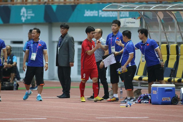 Quang Hải rực sáng, U23 Việt Nam thắng dễ trong ngày Công Phượng 2 lần trượt penalty - Ảnh 5.