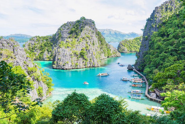 Chẳng cần đi đâu xa, 8 hòn đảo xinh đẹp ngay cạnh Việt Nam này bạn phải đi ít nhất một lần trong đời - Ảnh 3.