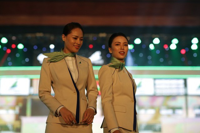  Cận cảnh đồng phục siêu đẹp của hãng hàng không Bamboo Airways - Ảnh 8.