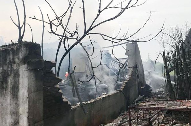 Hiện trường vụ cháy xưởng tan hoang ở Hoài Đức  - Ảnh 8.