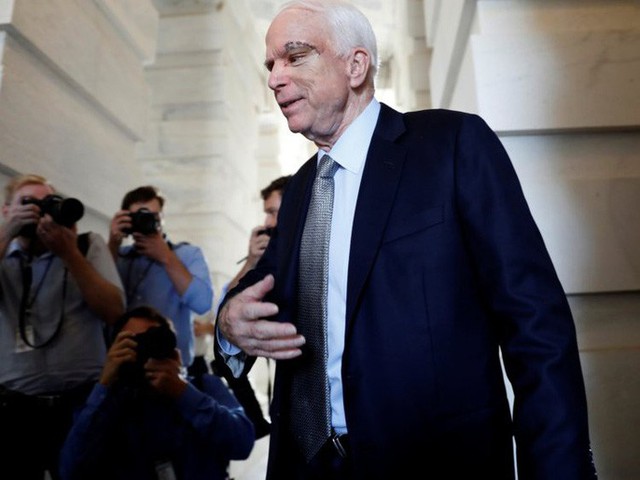 Những cột mốc đáng nhớ trong cuộc đời Thượng nghị sĩ McCain - Ảnh 11.