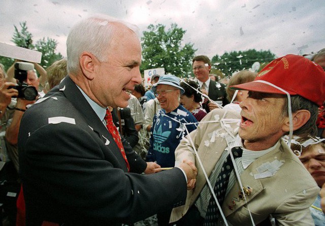Những cột mốc đáng nhớ trong cuộc đời Thượng nghị sĩ McCain - Ảnh 7.