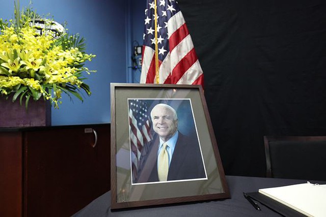 Phó Thủ tướng Phạm Bình Minh viếng Thượng nghị sĩ John McCain - Ảnh 3.