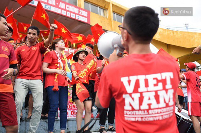 CĐV bần thần trước thất bại của Olympic Việt Nam, nhưng vẫn tự hào vì những gì các cầu thủ đã làm được - Ảnh 114.