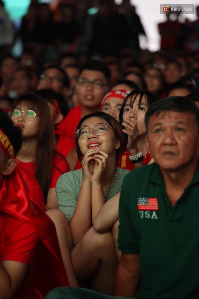 CĐV bần thần trước thất bại của Olympic Việt Nam, nhưng vẫn tự hào vì những gì các cầu thủ đã làm được - Ảnh 24.