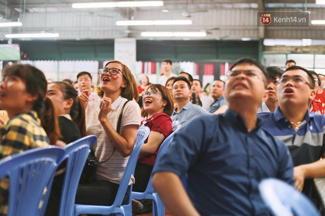 CĐV bần thần trước thất bại của Olympic Việt Nam, nhưng vẫn tự hào vì những gì các cầu thủ đã làm được - Ảnh 57.