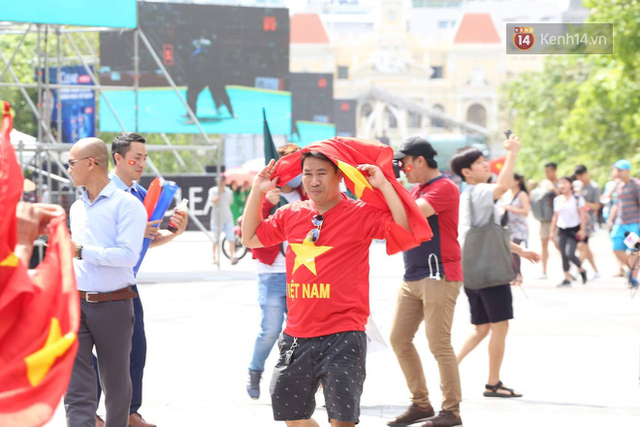 CĐV bần thần trước thất bại của Olympic Việt Nam, nhưng vẫn tự hào vì những gì các cầu thủ đã làm được - Ảnh 137.