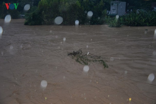 Cập nhật hình ảnh mới nhất về mưa lũ tại huyện Mai Sơn, tỉnh Sơn La - Ảnh 14.