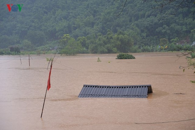 Cập nhật hình ảnh mới nhất về mưa lũ tại huyện Mai Sơn, tỉnh Sơn La - Ảnh 3.