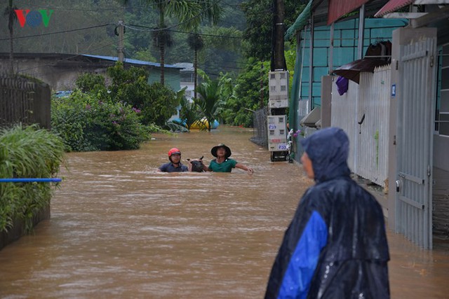 Cập nhật hình ảnh mới nhất về mưa lũ tại huyện Mai Sơn, tỉnh Sơn La - Ảnh 4.