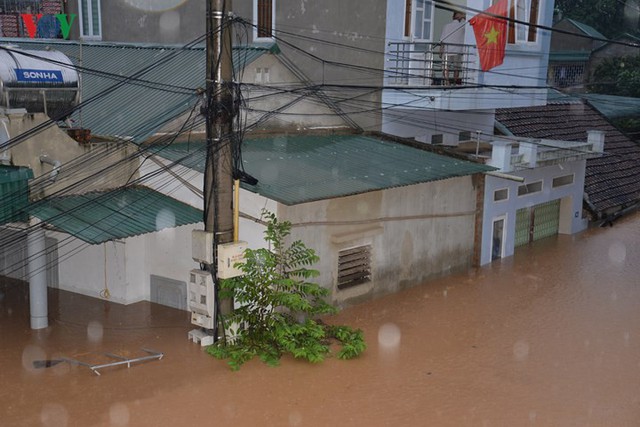 Cập nhật hình ảnh mới nhất về mưa lũ tại huyện Mai Sơn, tỉnh Sơn La - Ảnh 10.