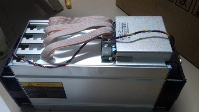 Máy đào Asic Antminer L3+ 504MH/s có giá từ 7-8 triệu đồng. Máy đào Asic Antminer L3+ 504MH/s có giá từ 7-8 triệu đồng.