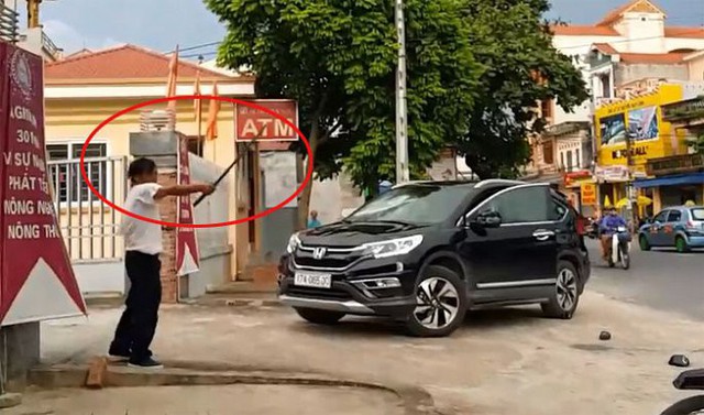 Nghi vấn bảo vệ ngân hàng đập phá ô tô ở Thái Bình: Thông tin mới nhất từ cơ quan công an - Ảnh 1.