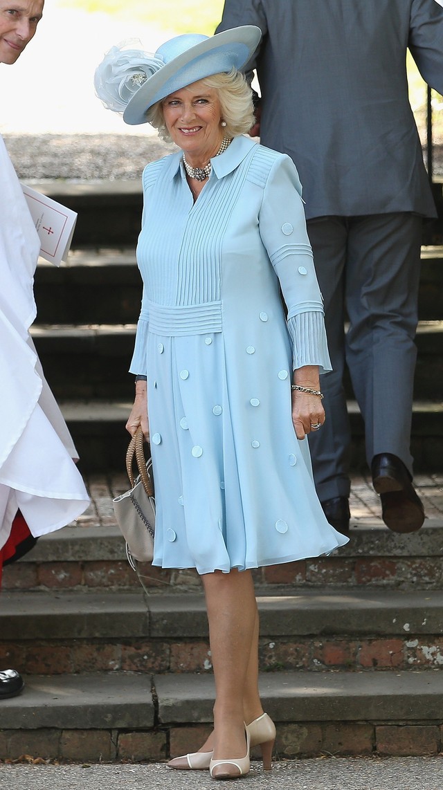 Mới làm dâu Hoàng gia chưa đầy 3 tháng, Meghan Markle đã cùng Nữ hoàng lọt top 30 nhân vật mặc đẹp nhất nước Anh - Ảnh 4.