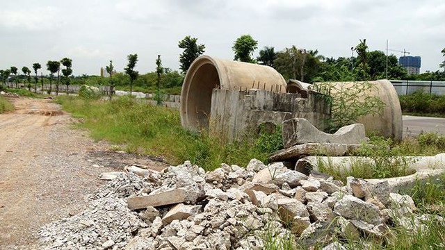 Ngổn ngang tuyến đường đổi bằng 180 ha đất vàng ở Hà Nội   - Ảnh 9.