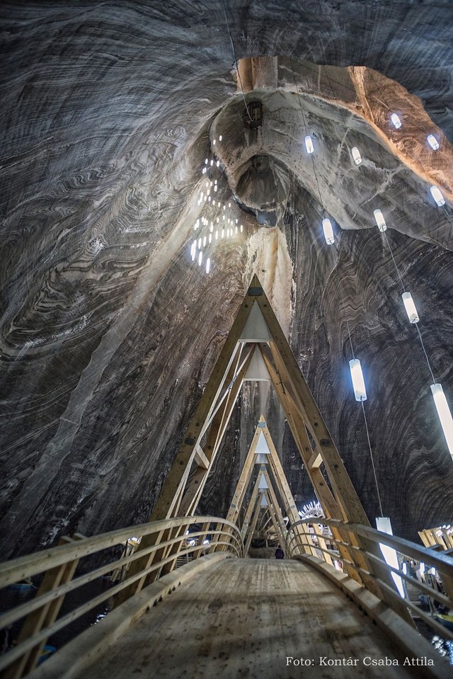 Chùm ảnh: Vẻ đẹp kì diệu của đu quay khổng lồ trong lòng hang động - Ảnh 13.