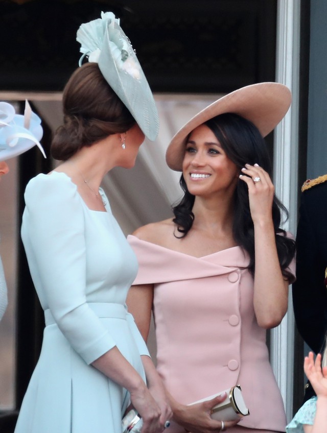 13 bộ cánh góp phần đưa Công nương Meghan Markle lọt danh sách những người mặc đẹp nhất nước Anh  - Ảnh 3.