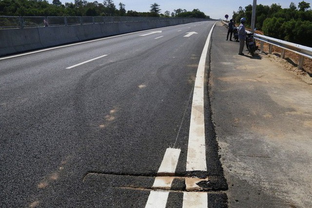 Cận cảnh cao tốc 34.500 tỉ đồng ô tô đi lộc cộc, lộc cộc - Ảnh 7.