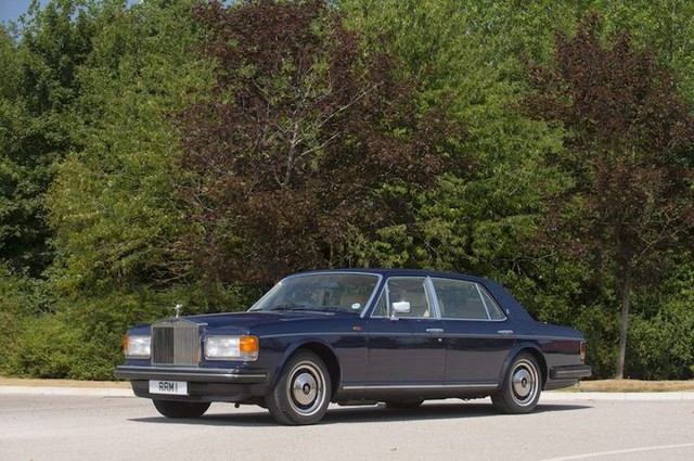 Hoàng gia Anh rao bán bộ sưu tập siêu xe Rolls-Royce đắt giá - Ảnh 5.