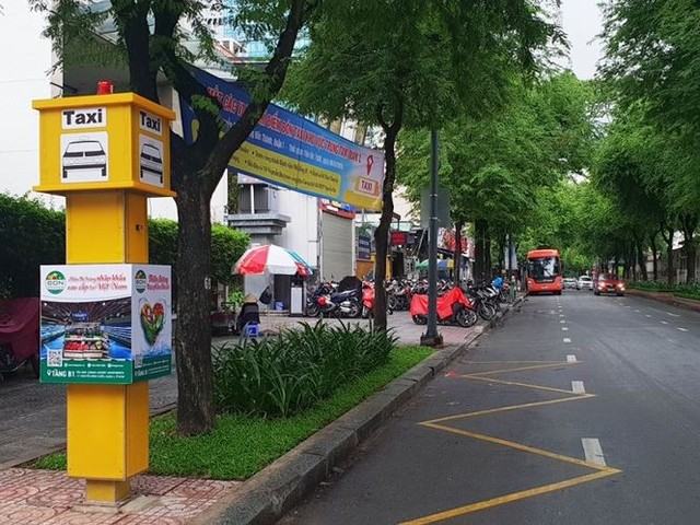 Bến taxi đầu tiên ở TPHCM ế khách trong ngày đầu thí điểm   - Ảnh 2.