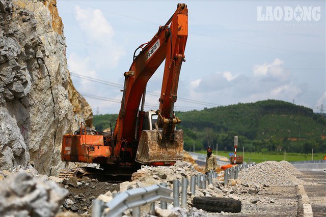 Ngổn ngang cao tốc 34 nghìn tỷ chậm tiến độ trước thềm thông tuyến - Ảnh 6.