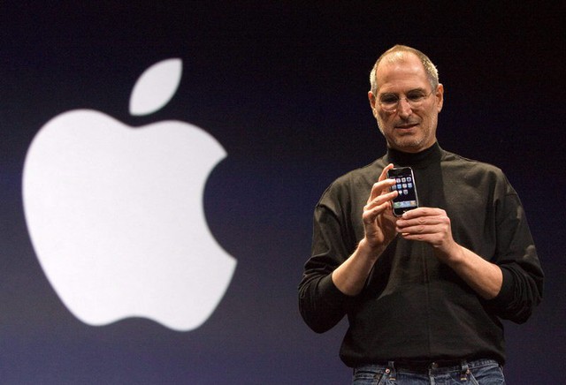 Đặt ra một câu hỏi sâu sắc, Steve Jobs đã đưa Apple từ bờ vực phá sản đến công ty có giá trị vốn hóa nghìn tỷ đô - Ảnh 1.