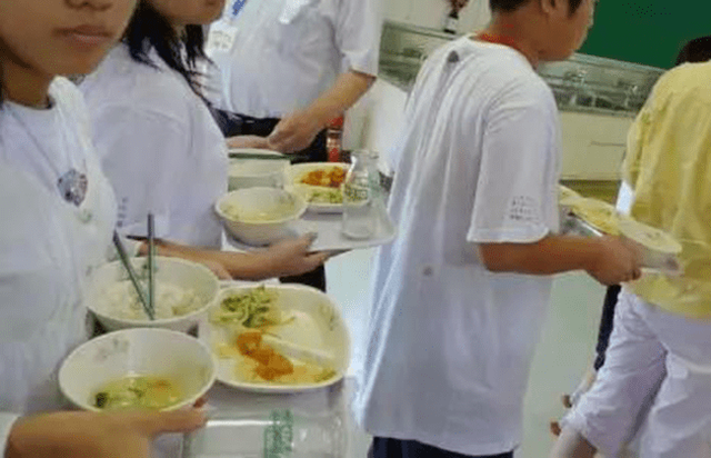 Chuyện giáo dục ở Nhật Bản: Chỉ một bữa trưa của học sinh tiểu học đã cho thấy người Nhật bỏ xa thế giới ở lĩnh vực trồng người như thế nào - Ảnh 12.