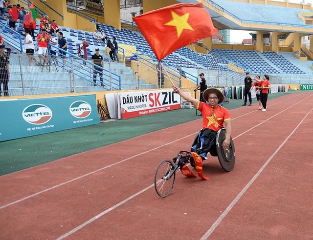 “Biển người” mở hội trên sân Hàng Đẫy cổ vũ Olympic Việt Nam - Ảnh 12.