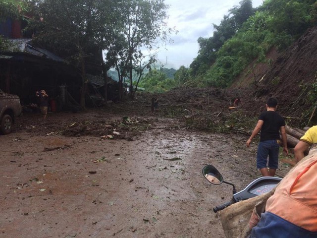 Cận cảnh mưa lũ tàn phá tan hoang, tê liệt giao thông Sơn La - Ảnh 2.