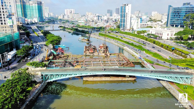 Toàn cảnh siêu dự án 10.000 tỷ đồng phơi nắng mưa do bị ngưng thi công tại TP.HCM - Ảnh 3.