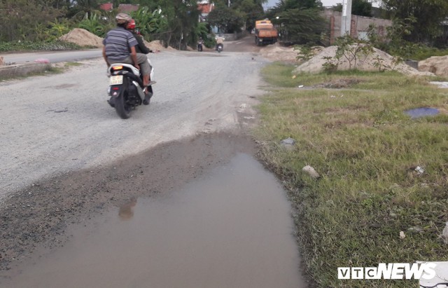 Cận cảnh tuyến đường 1,9 km làm mãi không xong ở Quảng Nam - Ảnh 6.