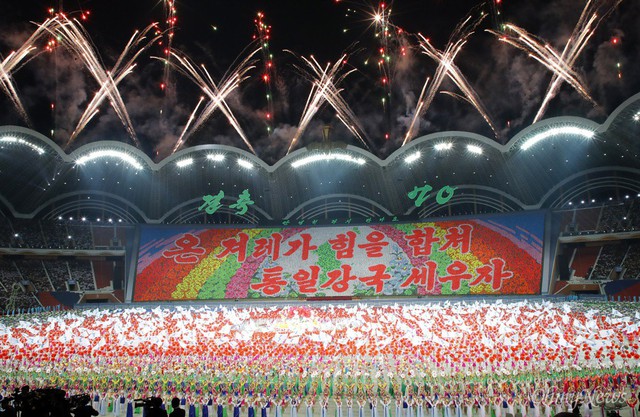 Chùm ảnh lịch sử: Khi Tổng thống Hàn Quốc phát biểu trước hàng trăm nghìn người dân Triều Tiên - Ảnh 7.
