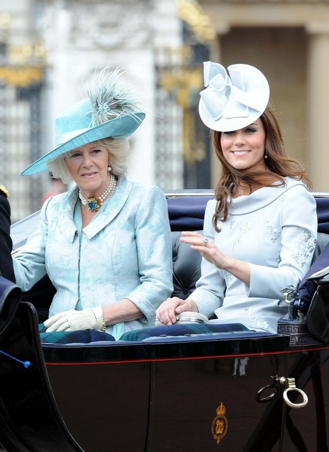 Từng giản dị đến mức nhàm chán, bà Camilla đã thay đổi phong cách thế nào để lọt top 30 nhân vật mặc đẹp nhất nước Anh? - Ảnh 11.