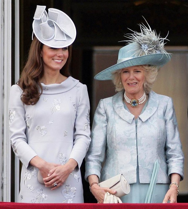 Từng giản dị đến mức nhàm chán, bà Camilla đã thay đổi phong cách thế nào để lọt top 30 nhân vật mặc đẹp nhất nước Anh? - Ảnh 10.