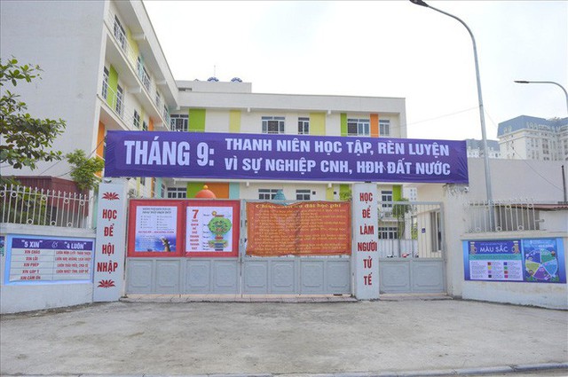  Thanh tra Hà Nội vào cuộc, hàng loạt biển trường học đột nhiên được che bịt - Ảnh 1.