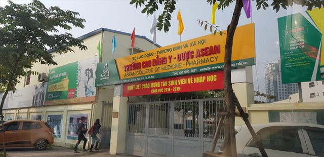  Thanh tra Hà Nội vào cuộc, hàng loạt biển trường học đột nhiên được che bịt - Ảnh 4.