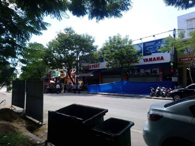  Phong tỏa tuyến đường ở trung tâm Huế vì cửa hàng nghi bị ném mìn - Ảnh 1.