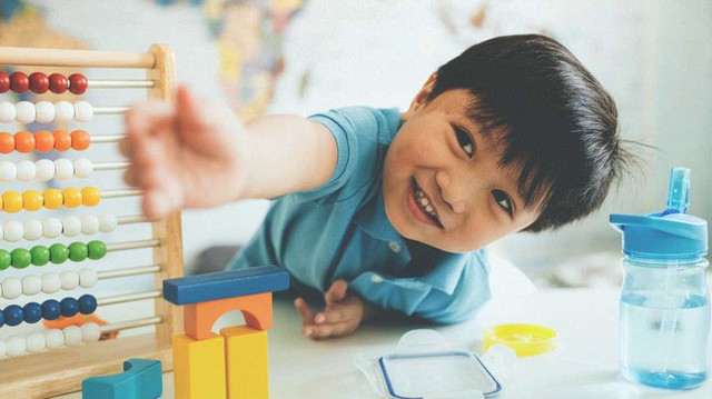 Theo phương pháp Montessori thì đây là 10 việc nên để con tự làm  - Ảnh 8.