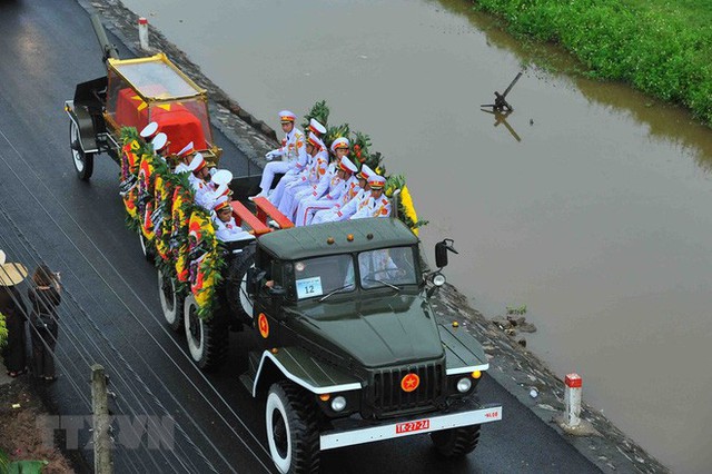 Chủ tịch nước Trần Đại Quang trở về đất mẹ - Ảnh 28.