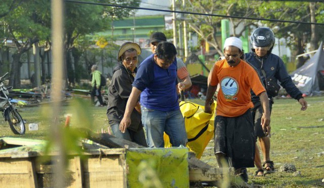Động đất, sóng thần ở Indonesia: Số người chết tăng vọt lên gần 400 - Ảnh 2.