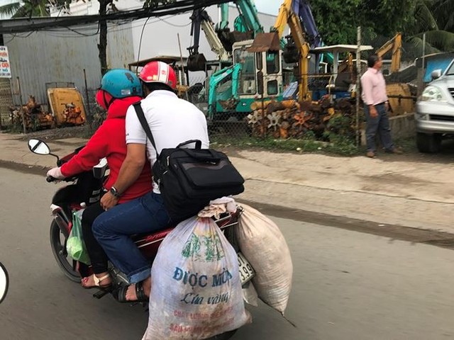 Người dân ùn ùn trở lại Sài Gòn sau lễ - Ảnh 17.