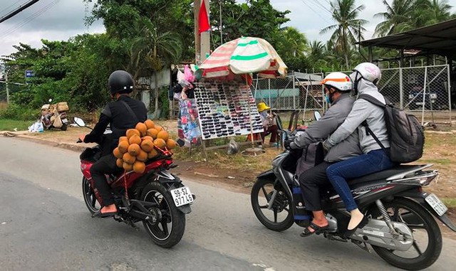 Người dân ùn ùn trở lại Sài Gòn sau lễ - Ảnh 20.