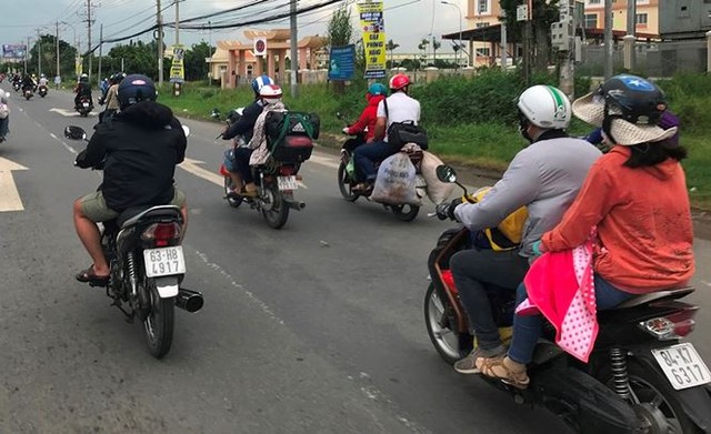Người dân ùn ùn trở lại Sài Gòn sau lễ - Ảnh 26.
