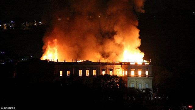 Cháy dữ dội bảo tàng trên 200 năm tuổi, chứa 20 triệu hiện vật - Ảnh 5.