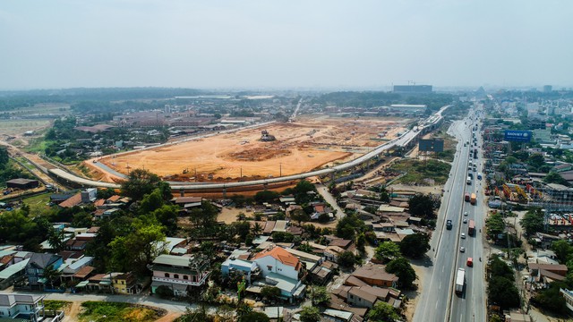 Cận cảnh dự án Bến xe Miền Đông hơn 4.000 tỷ chậm tiến độ do vướng 2 căn nhà - Ảnh 1.