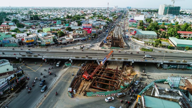 Toàn cảnh nút giao thông 3 tầng đầu tiên tại TP.HCM nhìn từ trên cao - Ảnh 5.