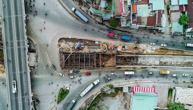 Toàn cảnh nút giao thông 3 tầng đầu tiên tại TP.HCM nhìn từ trên cao - Ảnh 11.