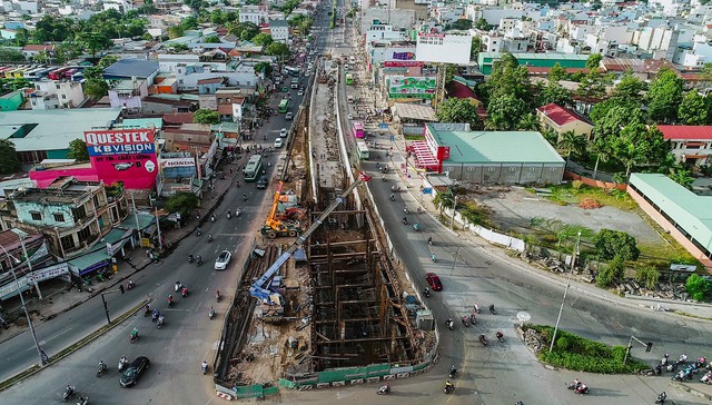 Toàn cảnh nút giao thông 3 tầng đầu tiên tại TP.HCM nhìn từ trên cao - Ảnh 14.