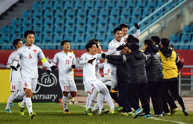 Chiến thắng sau trận đấu nghẹt thở, U23 Việt Nam hiên ngang bước vào chung kết - Kỳ tích của bóng đá nước nhà - Ảnh 3.